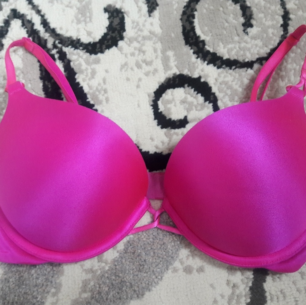 Victoria's Secret Miraculous Push Up Plunge Bra